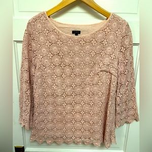 Lace 3/4 length sleeve shirt
